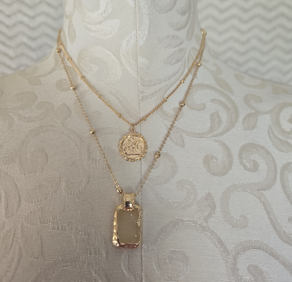 Gold Layered Pendant Necklace Set - Elegant Women's Jewelry